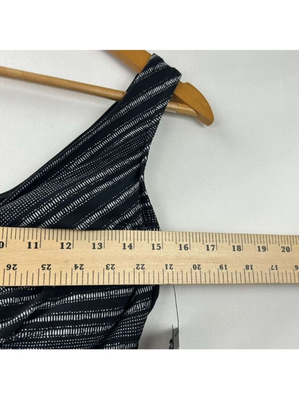 Miraclesuit Women's Size 16W Colorblock Oceanus V-Neck One Piece Swimsuit NWT - Picture 5 of 16